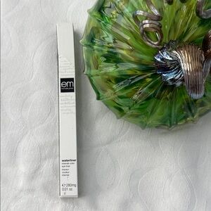 EM waterliner eyeliner